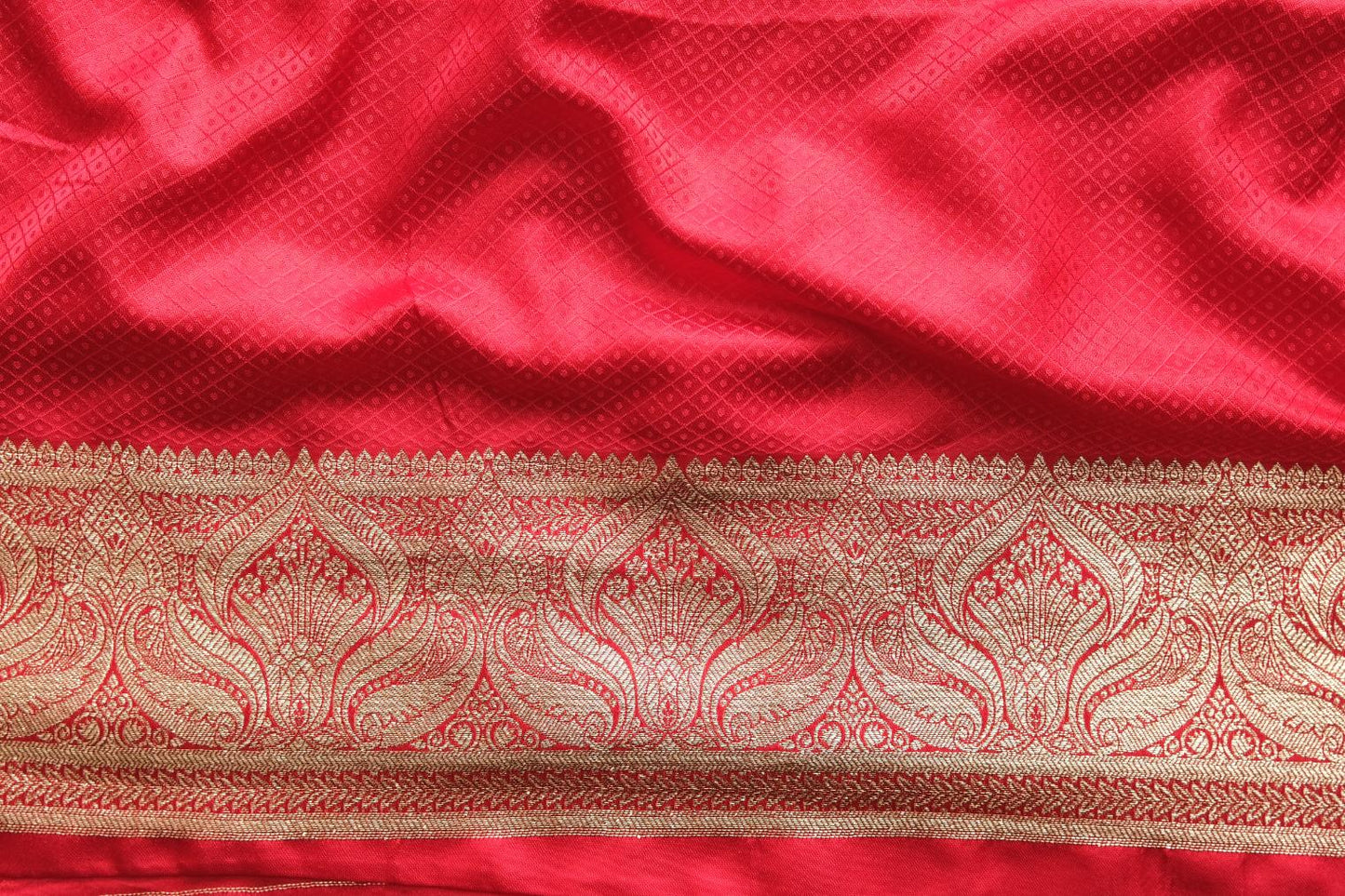 Dulhan Laal Katan Booti - Banarasi Saree