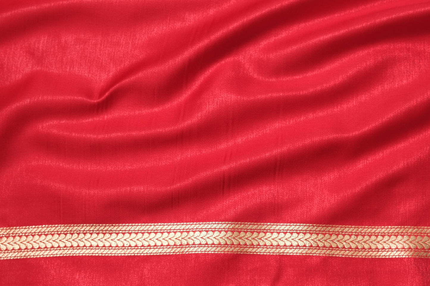 Green Red Contrast Semi Katan - Banarasi Saree