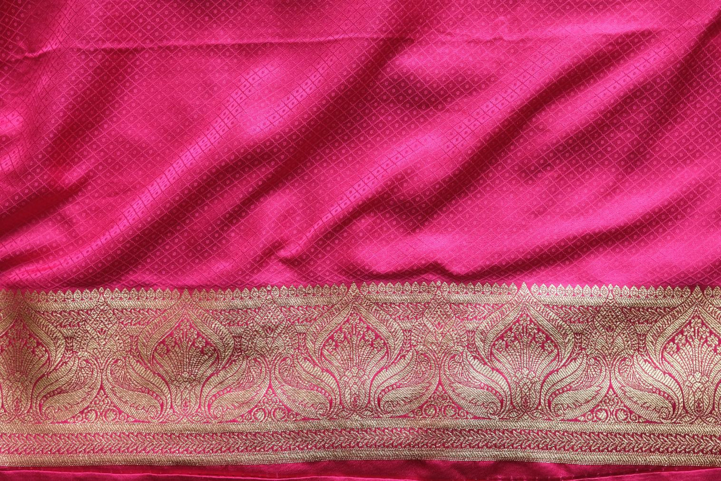 Gulaabi Katan Booti - Banarasi Saree
