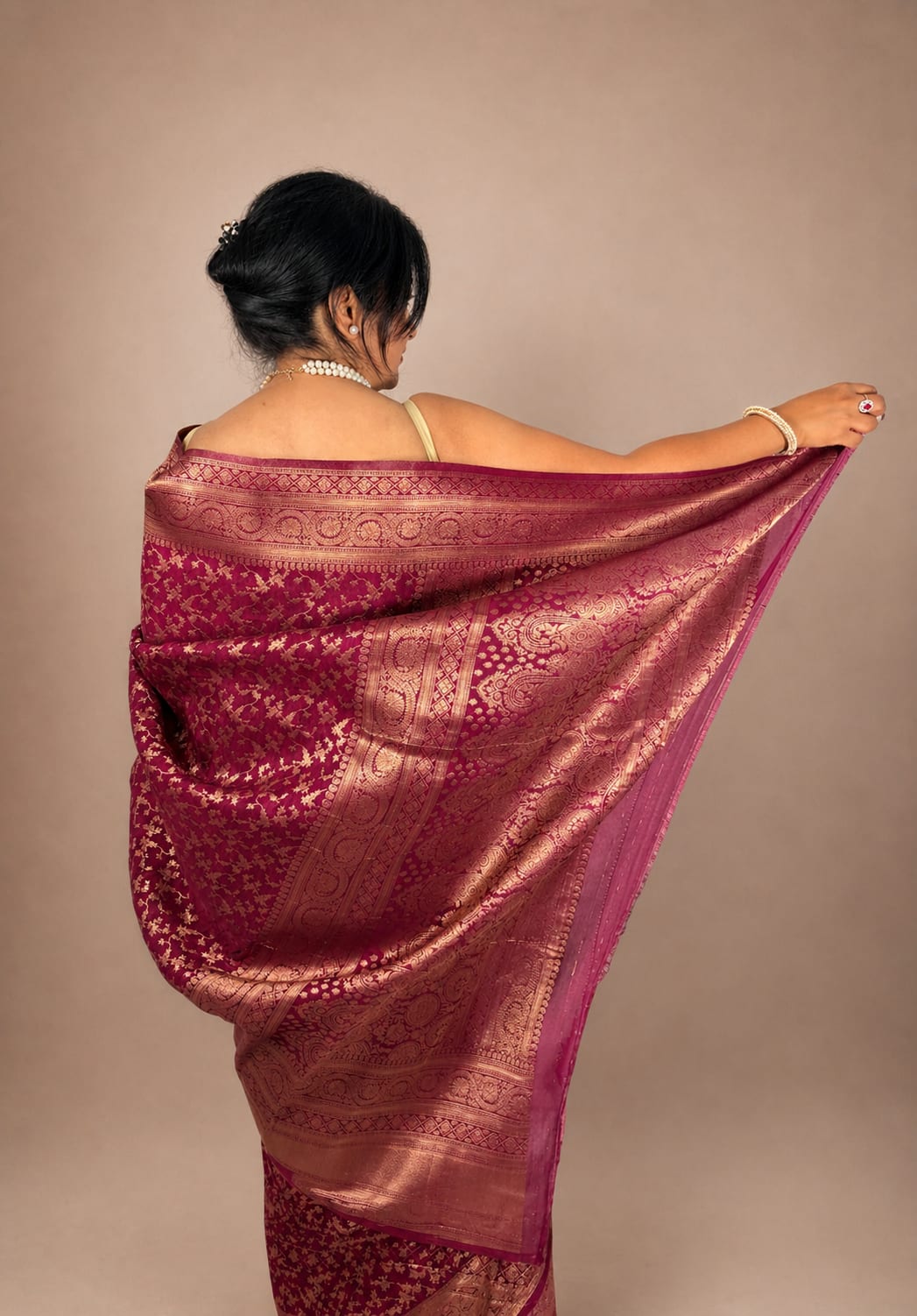 Kashi Chinnon - Wine Jaal Work
