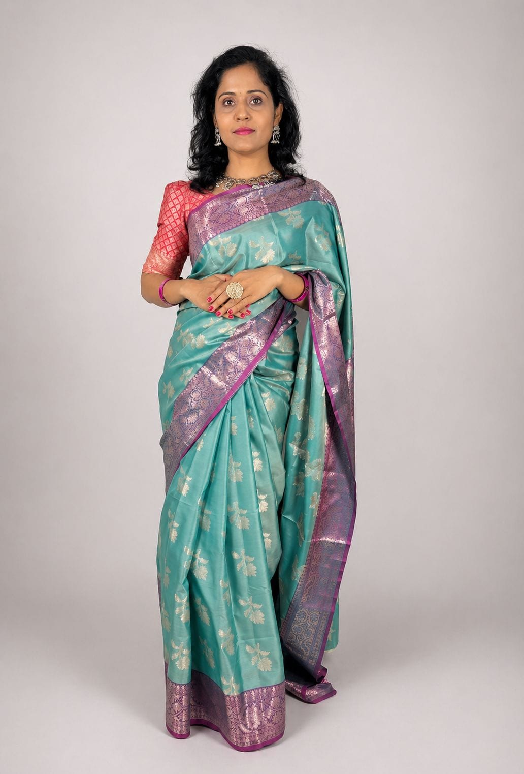 Katcha Hara and Jaamini Contrast Saree