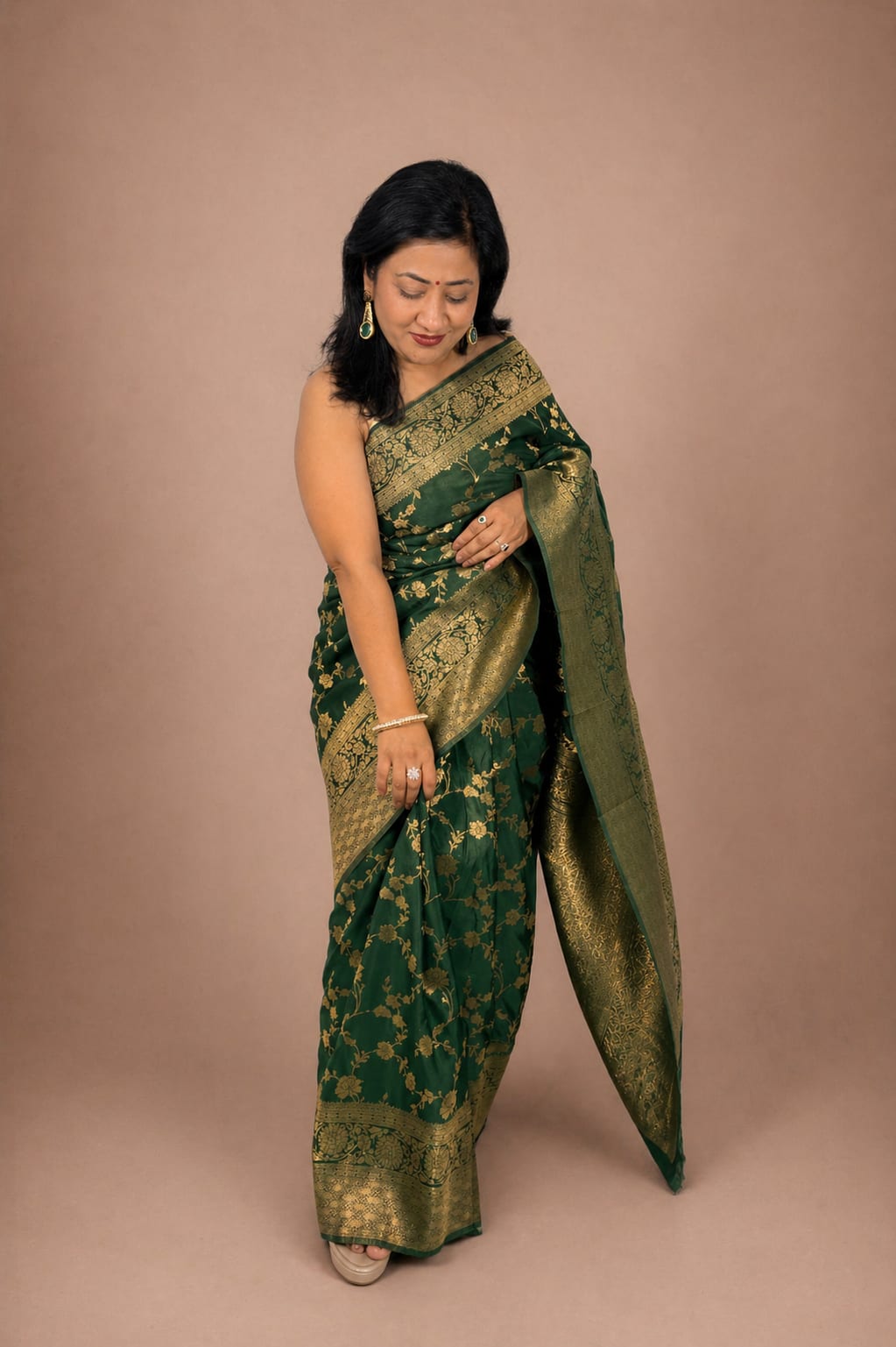 Kashi Chinnon - Dark Green Jaal Work Saree
