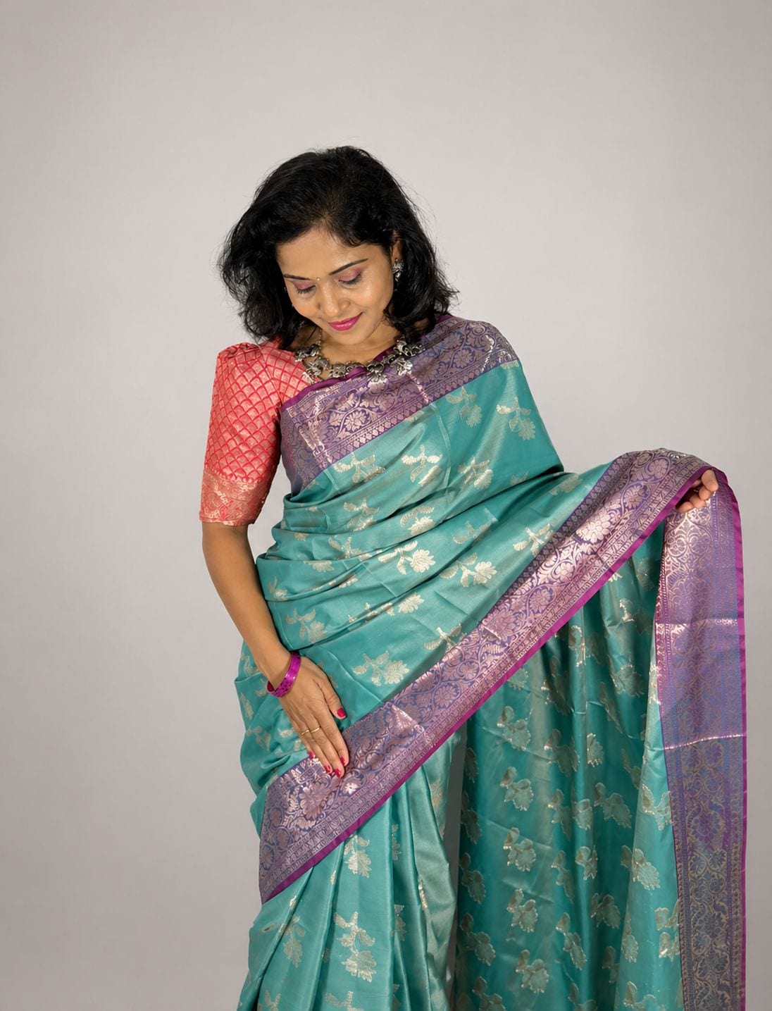 Katcha Hara and Jaamini Contrast Saree