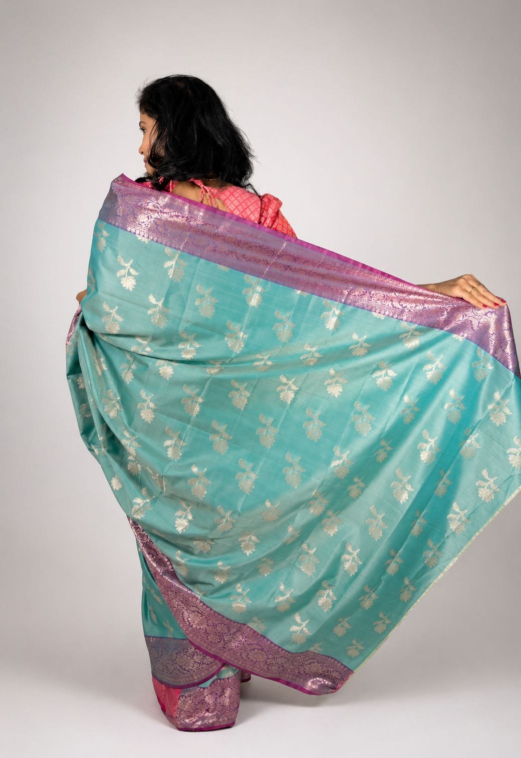 Katcha Hara and Jaamini Contrast Saree