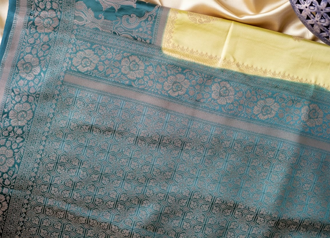 Kashi Riwayat Gajji Silk - Green and Light Green contrast
