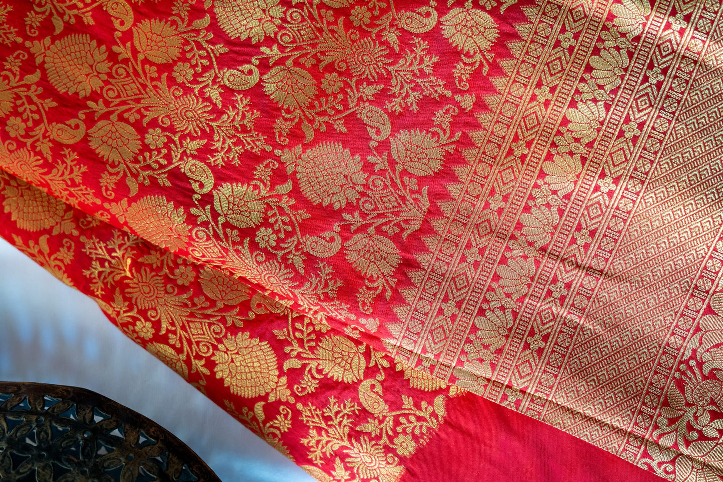 Kashi katan laal jaal print