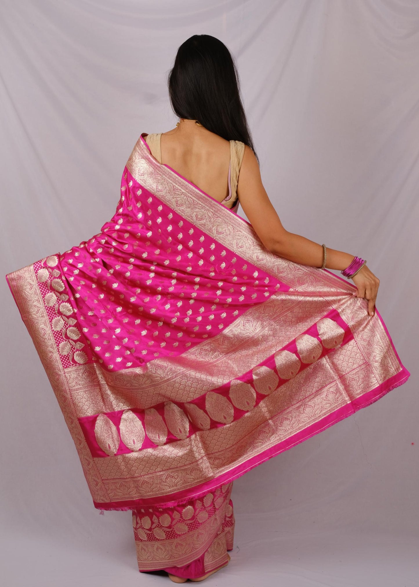 Gulaabi Katan Booti - Banarasi Saree