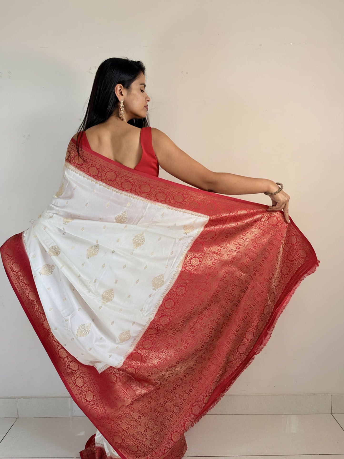 White Red Contrast Bengali Saree