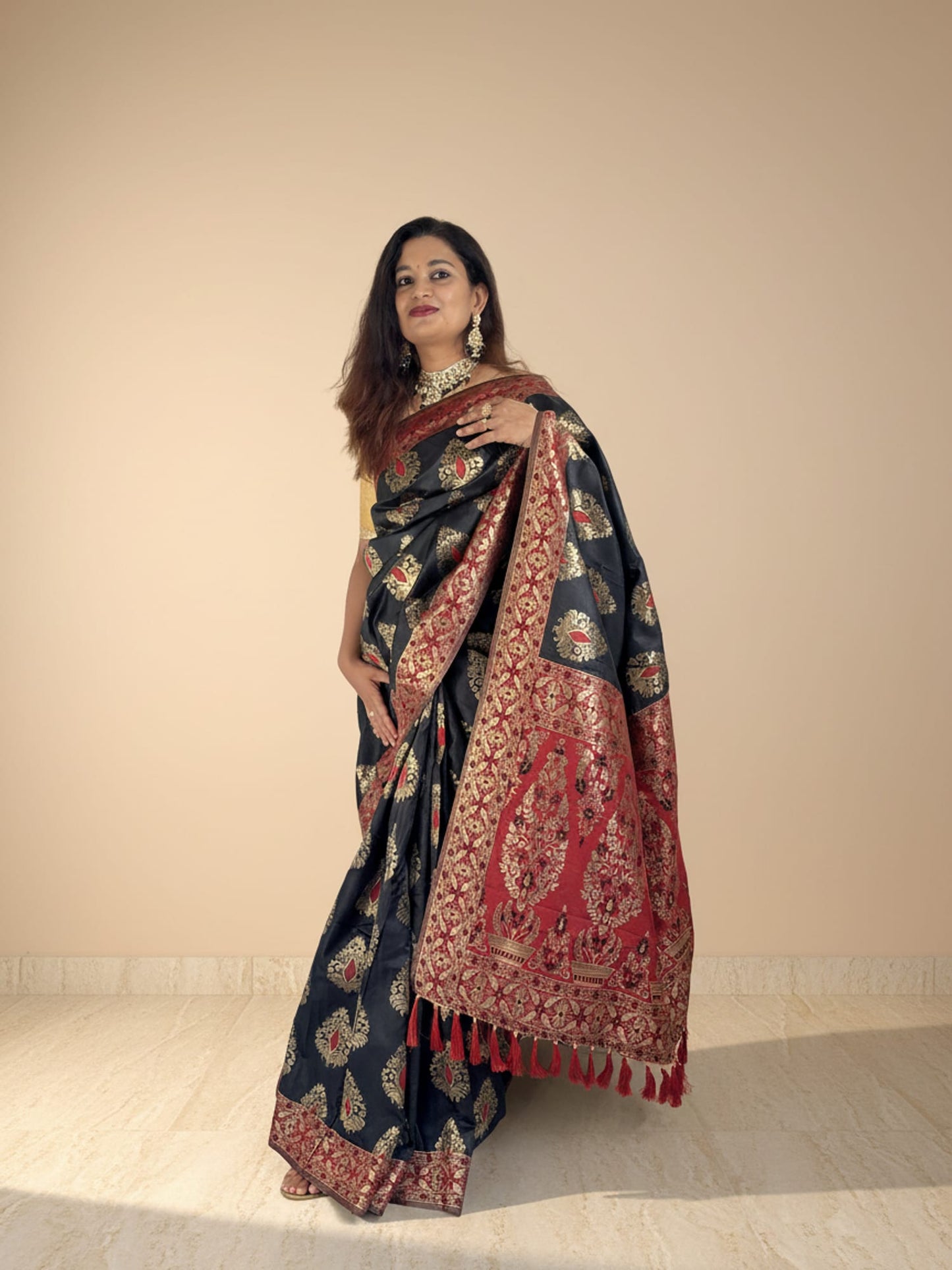 Black Red Big Boota saree