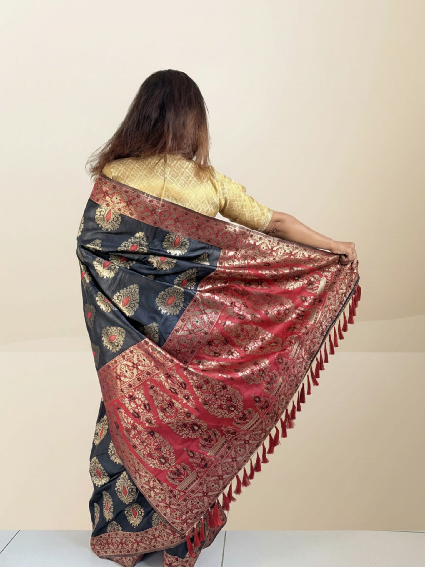 Black Red Big Boota saree