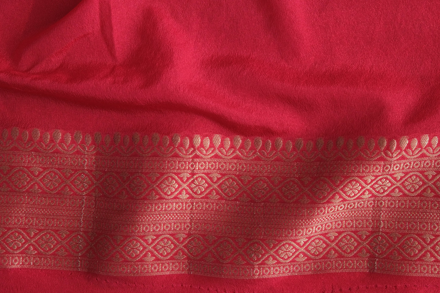 Red bird Print Chinnon Silk - Banarasi Saree