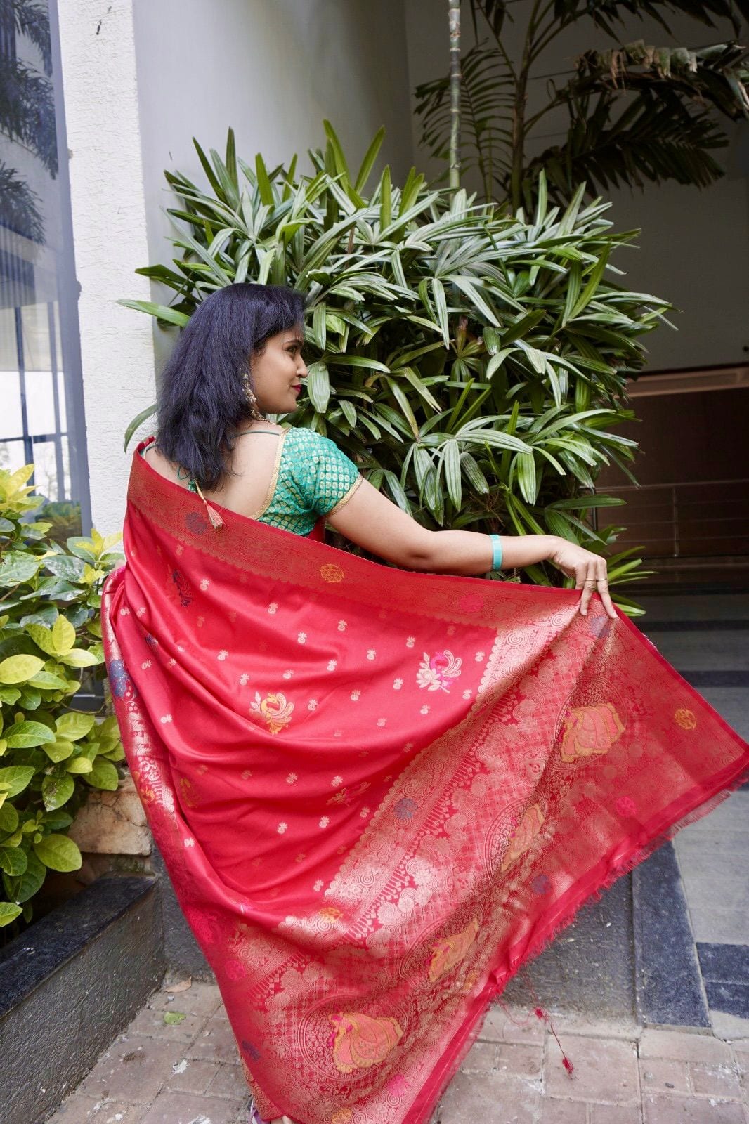 Kashi Dola- Red