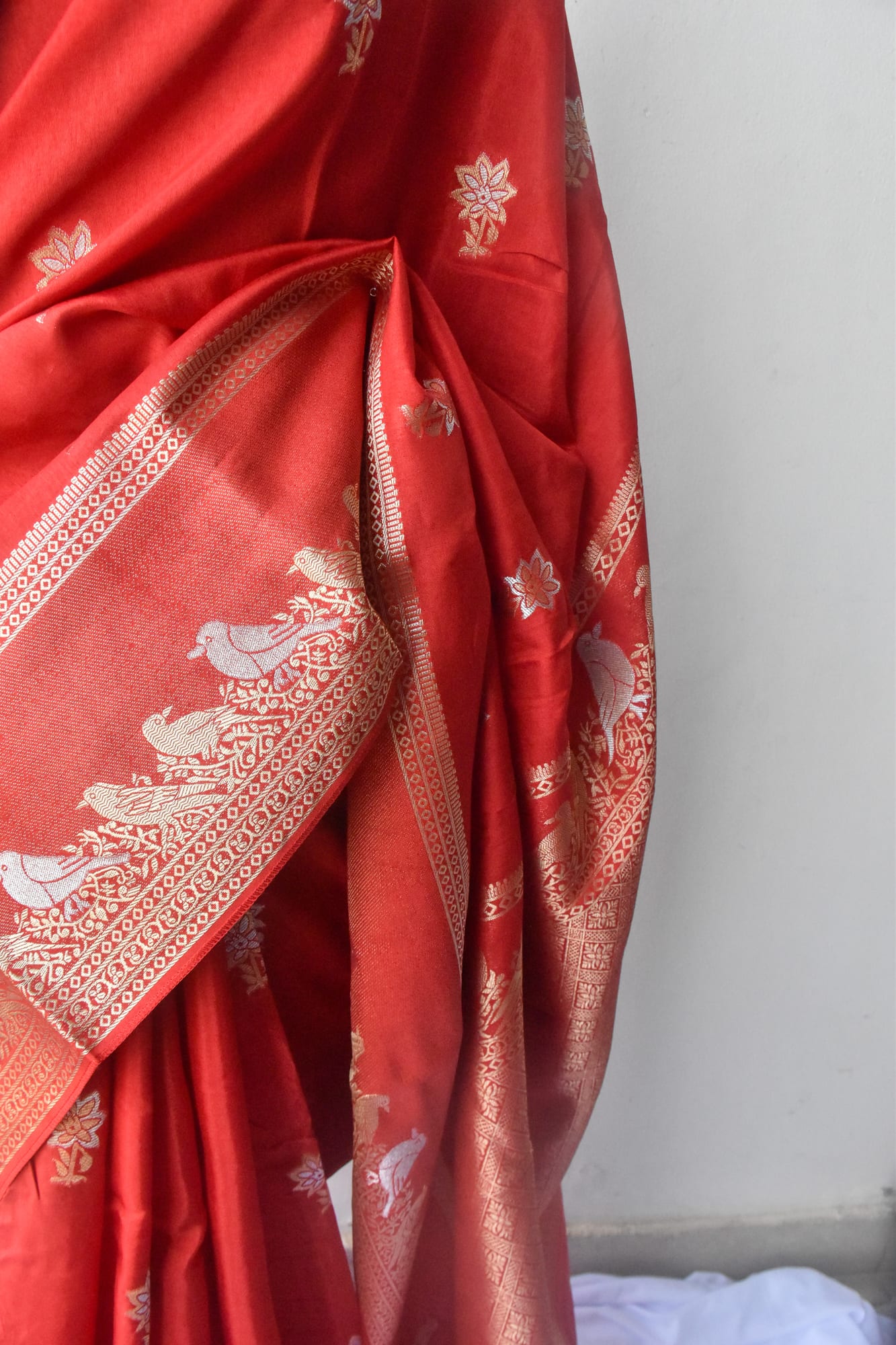 Kashi Resin Silk - Red Bird Motifs